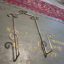 Single Tier Wall Mounted Golden Metal Plate Picture Display Holder Rack Decor