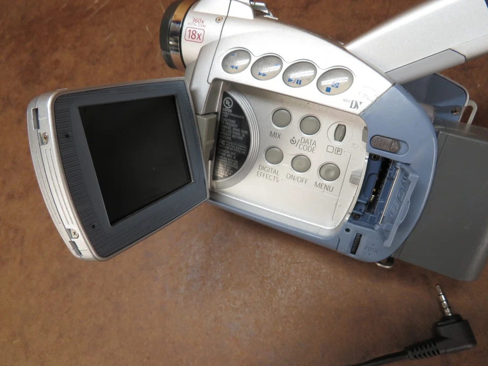 Canon ZR45MC Mini DV Camcorder Untested FOR PARTS Clean - Image 4 of 4