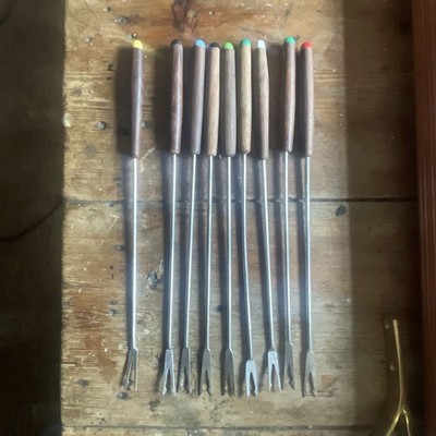 Neun Vintage Fonduegabeln, Teak und Bunt