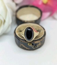 9ct Onyx Cabochon Signet Ring in Yellow Gold. Black stone Ring. Size M