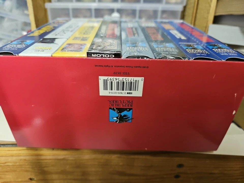 CLASSIC MOVIES SET! The John Wayne Larger Than Life Collection -8 VHS Tapes/1994 - Image 4 of 4