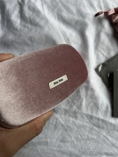 Brandneues authentisches Miu Miu Sonnenbrillenetui mit Putztuch Samtetui