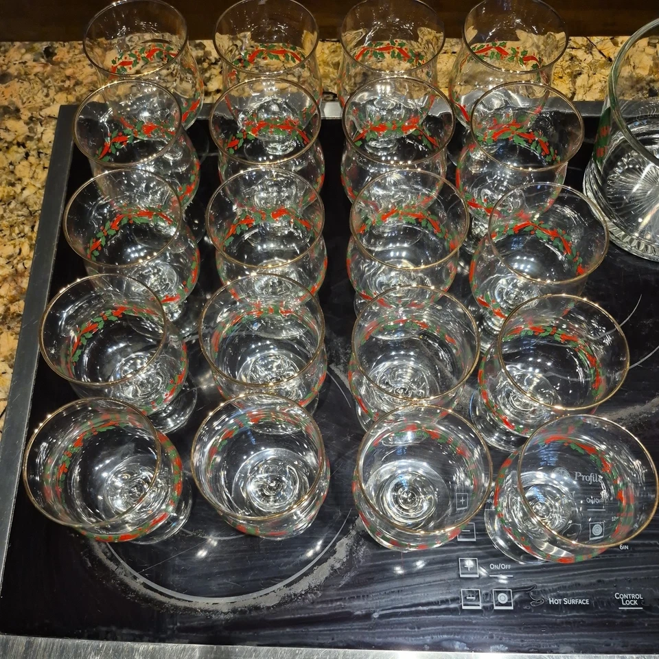 20 Libbey Christmas Holiday Glasses Holly Berries 12 Sandwich plates 1 Bowl - Image 2 of 4