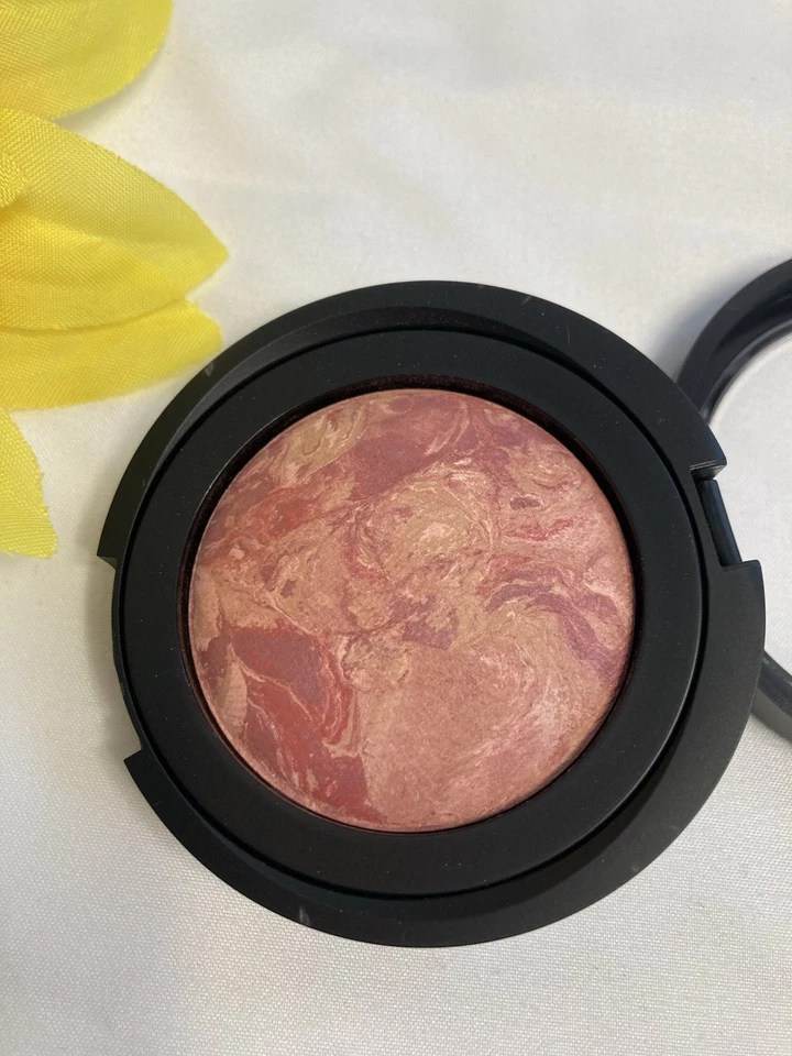 Rubor al horno Laura Geller Blush-n-Brighten color mármol - frambuesa 0,16 oz Foto 2 de 3