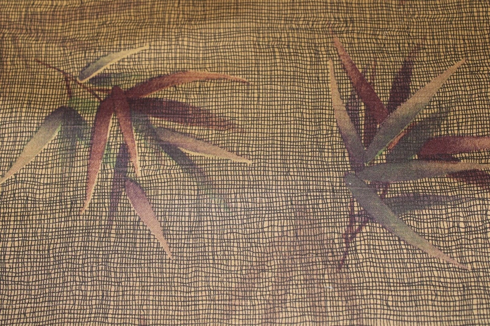 Remanente de tela: estampado de hojas en marrón claro, berenjena, gris y tostado Foto 2 de 4