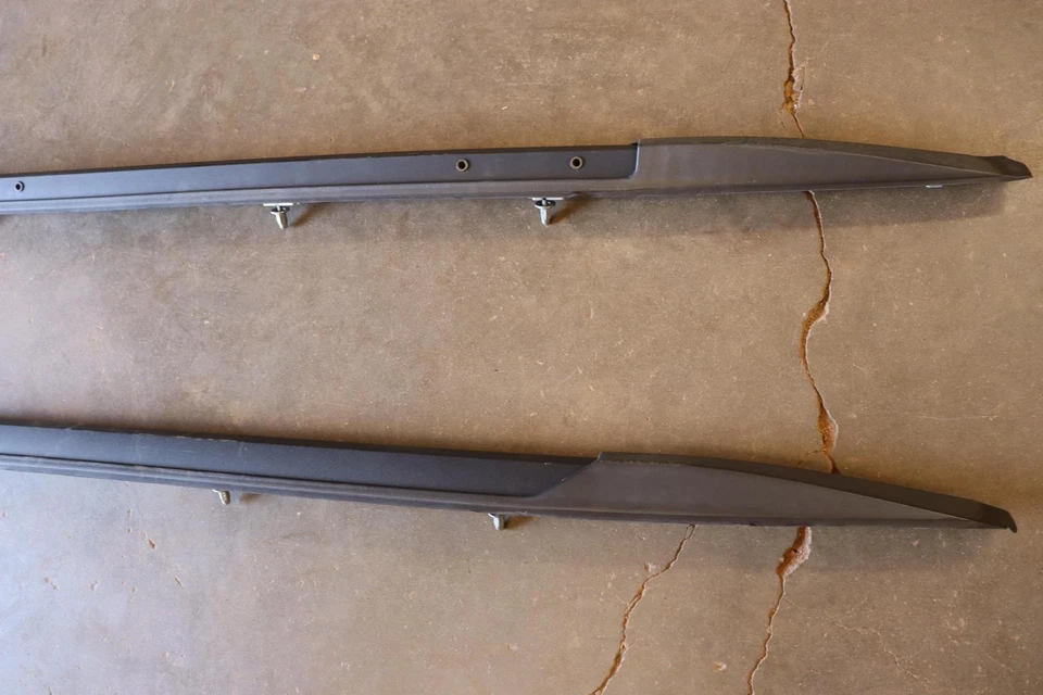 2015-2020 CHEVY/GMC SUBURBANO RACK DE TETO ESQUERDO E DIREITO TRILHO PORTA-BAGAGENS FABRICANTE DE EQUIPAMENTO ORIGINAL - Imagem 2 de 4