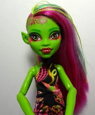 Monster High Skulltimate Secrets Garden Mysteries Venus McFlytrap Doll