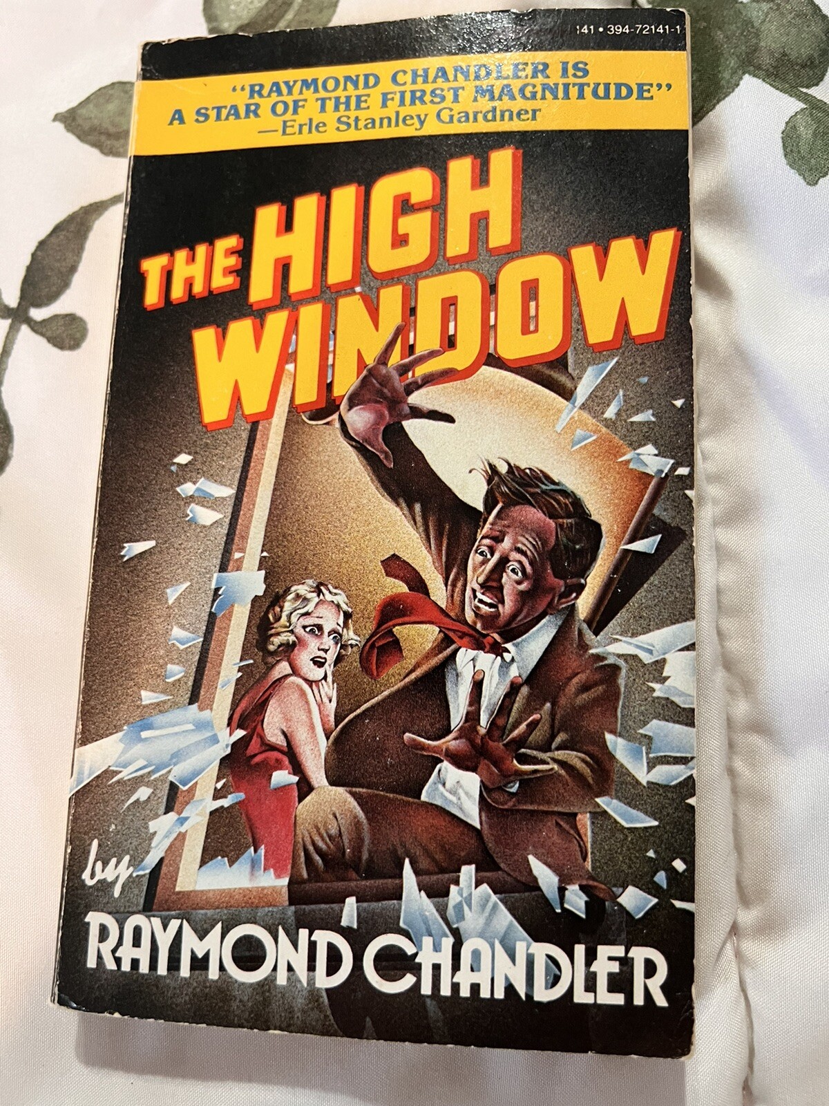Vintage Raymond Chandler The High Window PB Pulp 1970