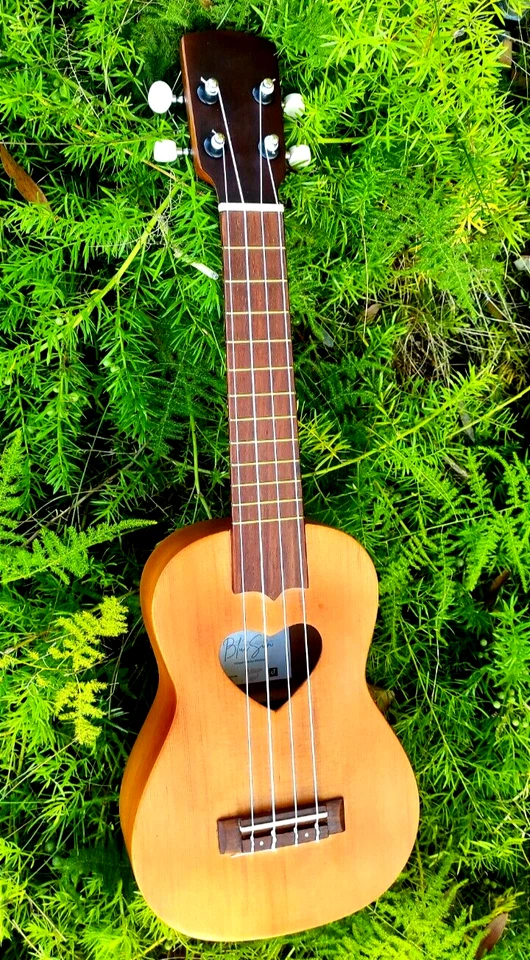 Valentine's HEART Carved Ukulele - Image 3 of 4