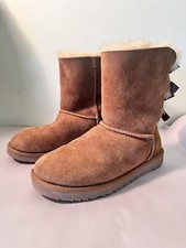 UGG BAILEY BOW II CHESTNUT WATER-RESISTANT SUEDE SHORT BOOTS SIZE US 7 WOMENS