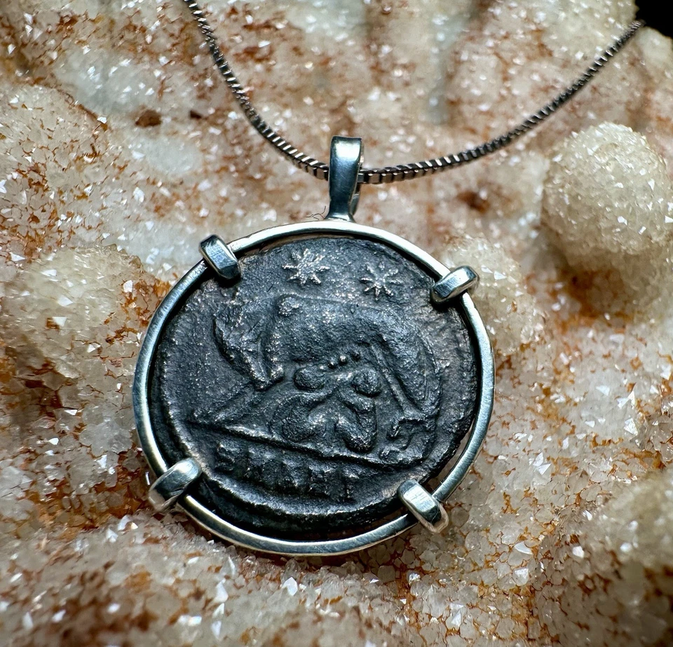 Moneda romana genuina del siglo IV en colgante. ¡Loba con Rómulo y Remo! Foto 2 de 4