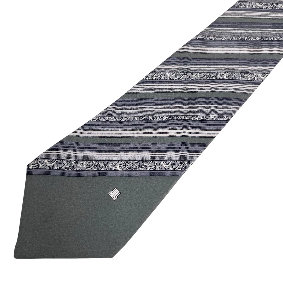 Corbata Lanvin Para Hombre De Colección Gris Gunmetal Rayas Logo Satinado Seda 3.25" (An) x 55.5" (L) Foto 4 de 4