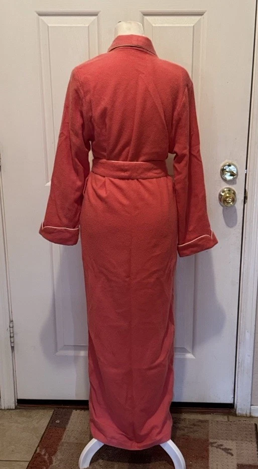 "Bata de coral 100 % cachemir forro de seda 17"" P2P 56"" longitud usada en excelente estado pequeña original $1960" Foto 4 de 4
