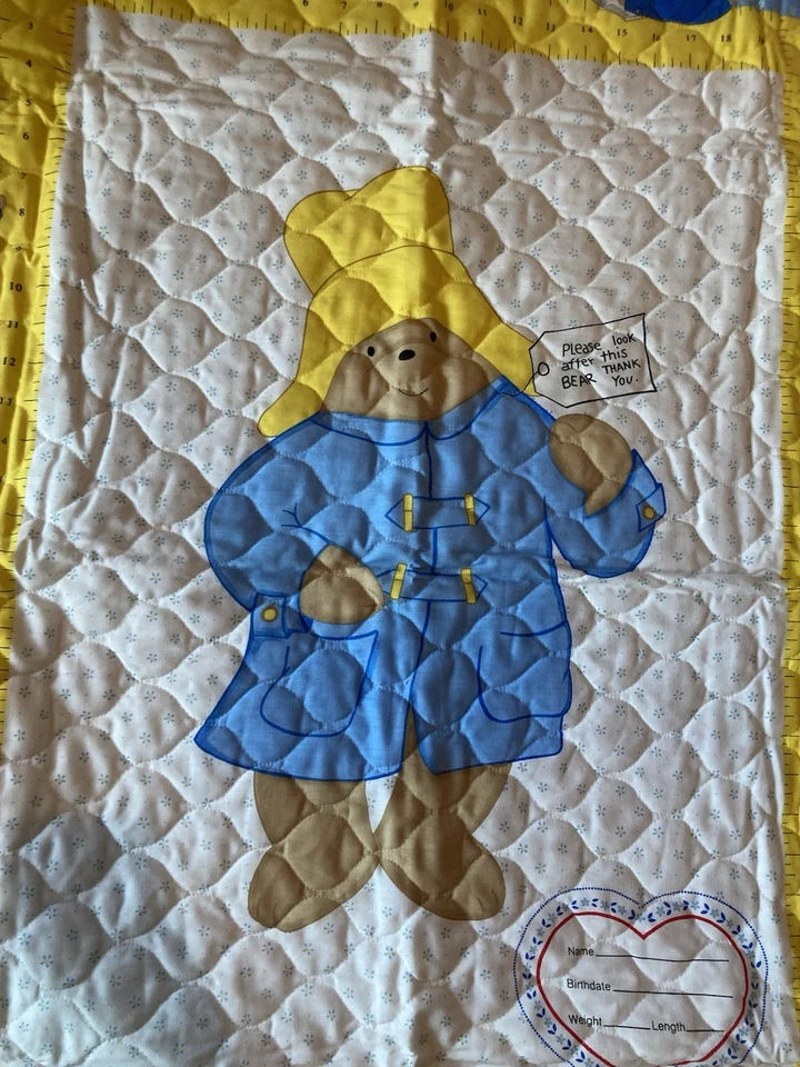 Edredón de bebé vintage Paddington Bear acabado a mano sin usar 37" x 44" con volantes Foto 2 de 4