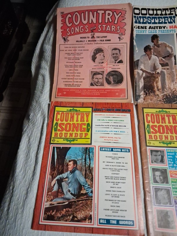 Lot of 9 Assorted Vintage Country Western Magazines 