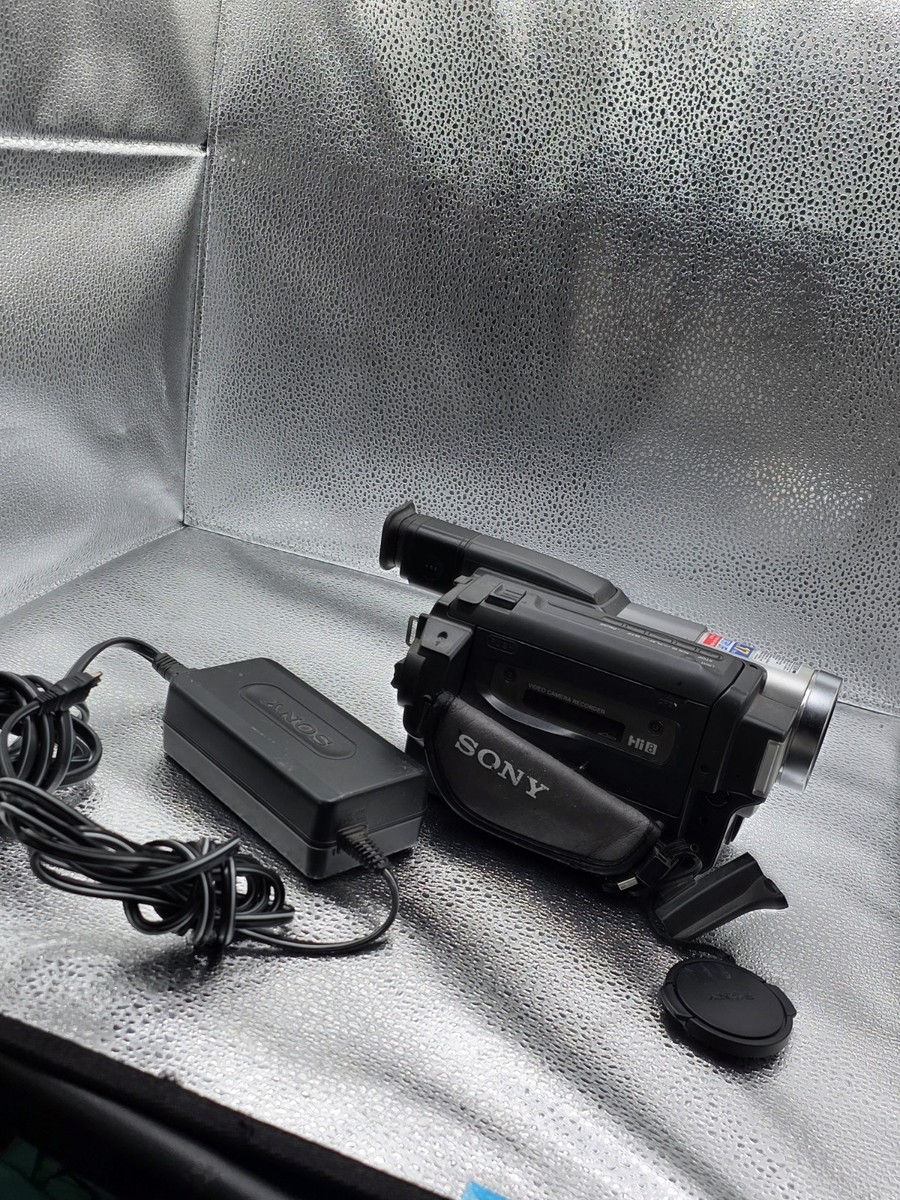 Sony CCD-TRV68 NTSC Video Hi8 Handycam Camcorder w Charger