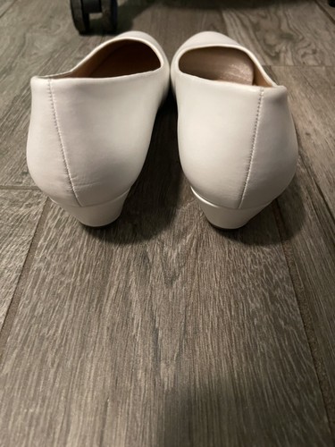 Journee Collection Women's Saar Kitten Heel Pump White Dress Shoes Size 9 - Picture 10 of 11