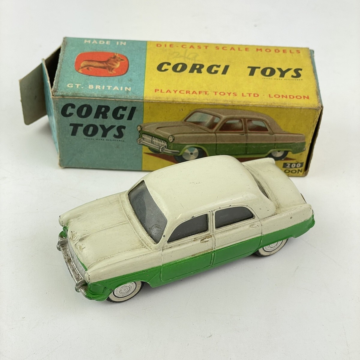 Vintage Boxed Corgi Toys No. 200 Ford Consul Saloon Green & White
