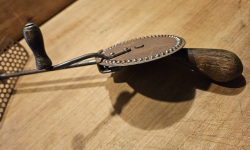 ANTIQUE PRIMITIVE EGG BEATER 19TH C PADDLE BLADE WHIP MECHANICAL WORKS UNUSUAL - Picture 11 of 12