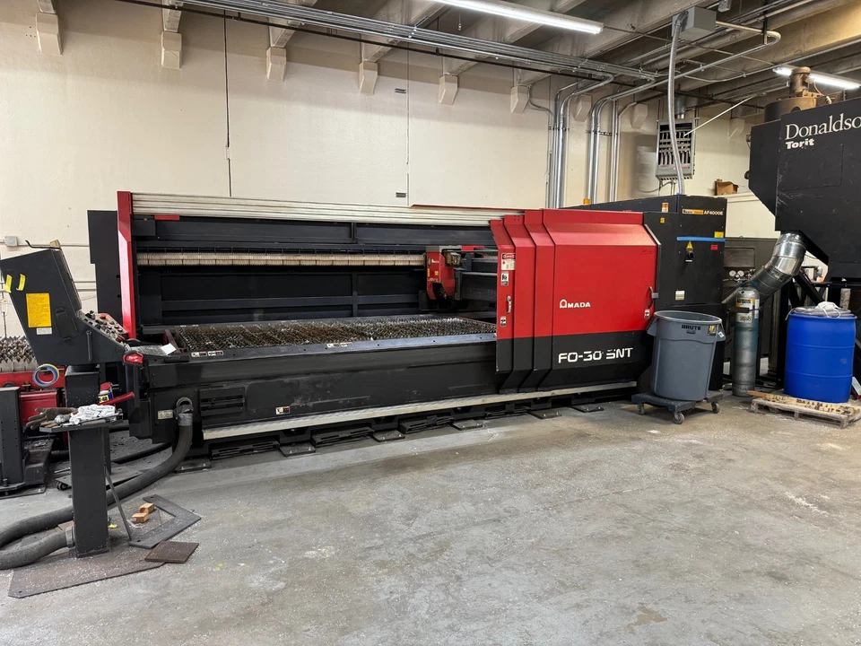 Laser de CO2 2008 Amada FO3015NT 4000 Watt usado, excelente estado - Imagem 3 de 4