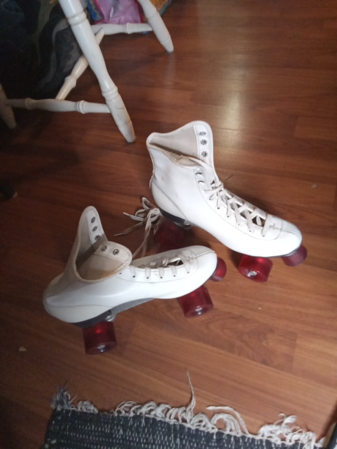 Vintage Women's White Chicago  Custom Line Roller Skates