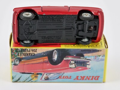 Dinky Toys F n° 511 Peugeot 204 Cabriolet neuf en boite 1/43