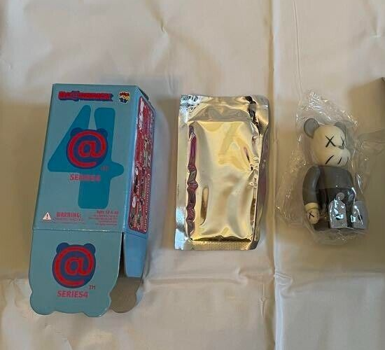 BE@RBRICK 100% Series4 secret KAWS MEDICOM TOY Bearbrick BE@RBRICK 100% Series4 secret KAWS MEDICOM TOY Bearbrick