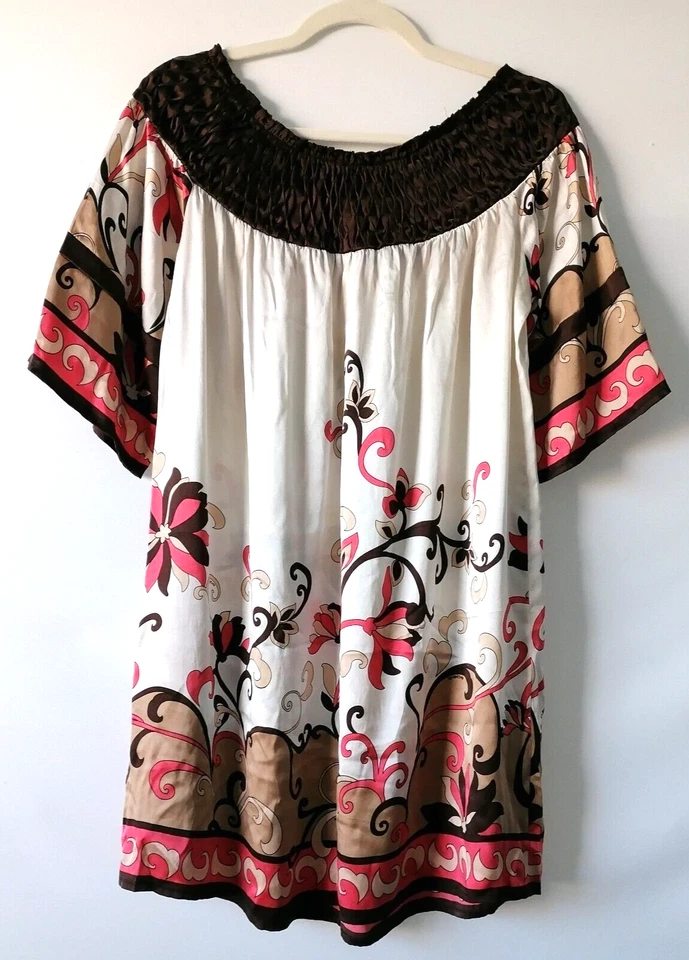 Mini Vestido Bebe Marfil Manga Corta Fuera del Hombro Floral Mezcla Seda Bolsillos Foto 2 de 4