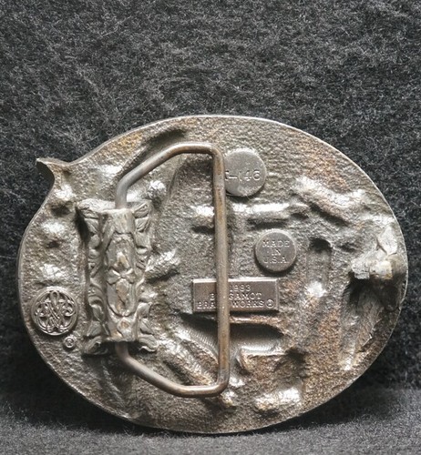 WI07116 VINTAGE 1983 **GROUSE HUNTING** GUN SPORT ARTWORK BRASS BELT BUCKLE - Picture 2 of 2
