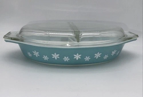 Vintage PYREX Turquoise Blue Snowflake 1-1/2 Qt Divided Dish With Lid Christmas