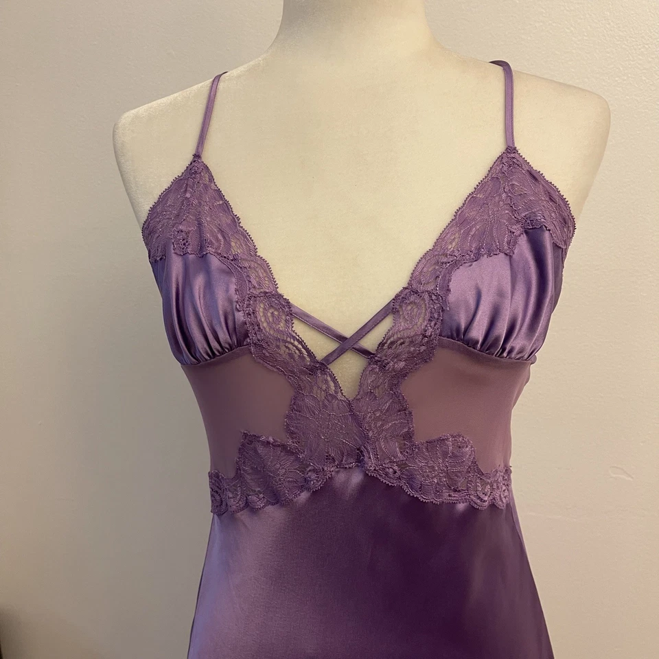 Lencería sin cordones Frederick's of Hollywood S Y2K años 90 lavanda satinado y encaje Foto 3 de 4