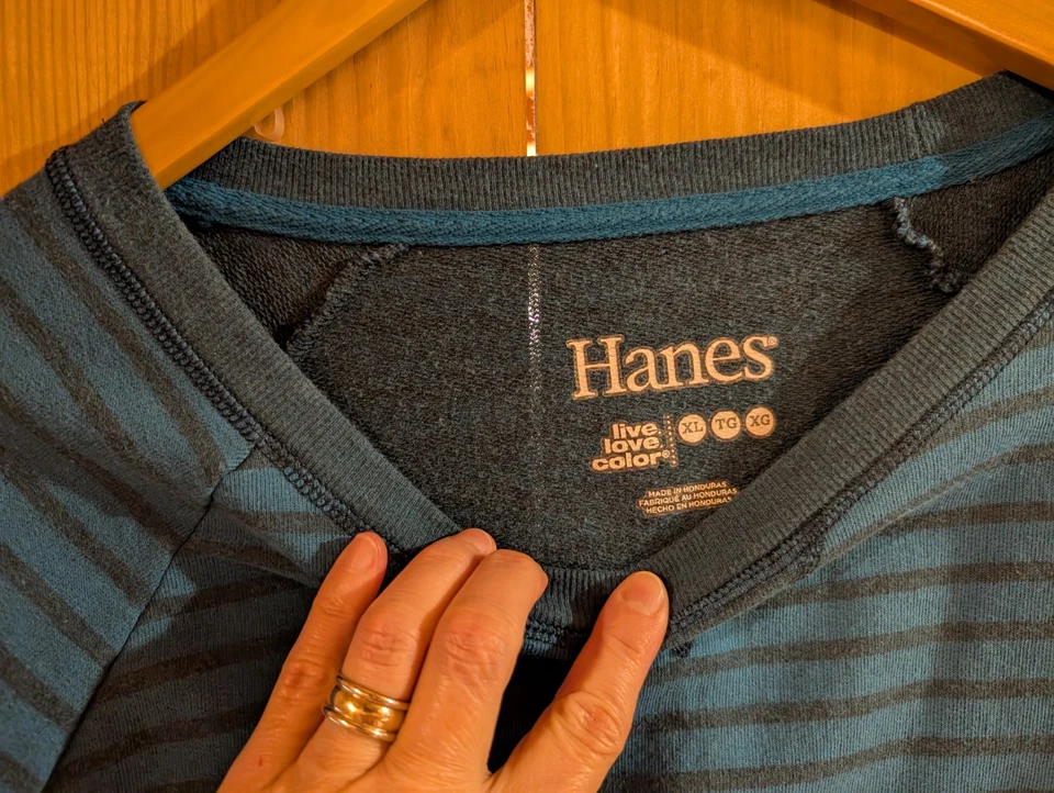 Sudadera XL para mujer Hanes Live Love color azul a rayas Foto 2 de 2