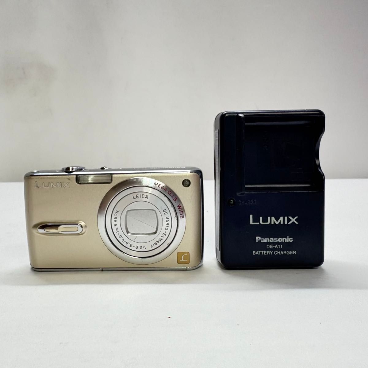 Panasonic LUMIX DMC-FX07 ゴールド Panasonic LUMIX DMC FX07 7.2MP Gold Compact Digital Camera