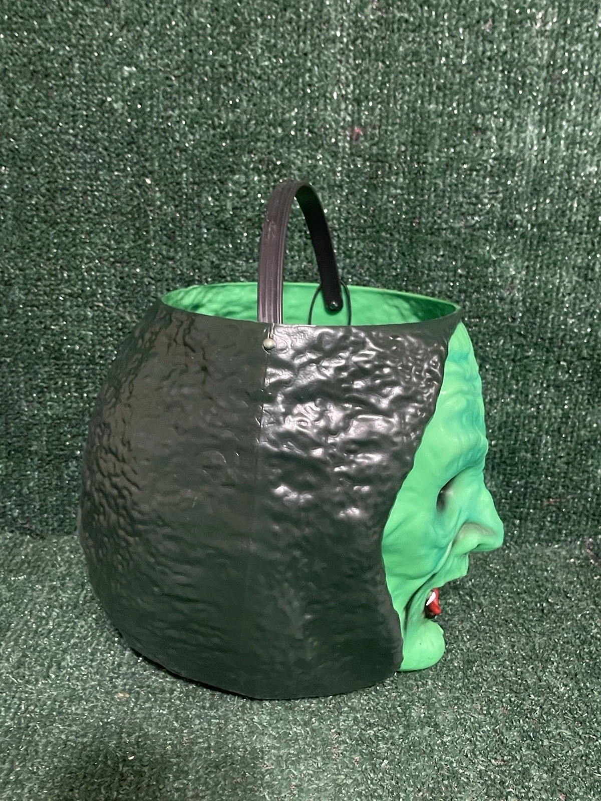 Trick Or Treat Studios Halloween III Silver Shamrock Witch Candy Pail - Thumbnail 5