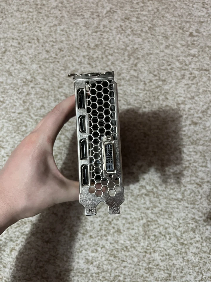 Tarjeta de gráficos PNY GeForce GTX 1080 OC 8 GB GDDR5X *USADA* Foto 2 de 4