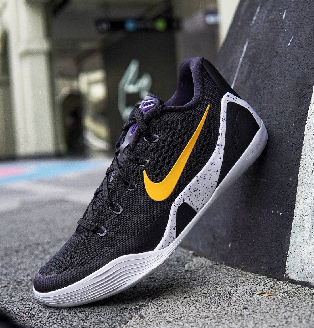 Men's Size 13.5 - Nike Kobe 9 EM Protro TB Lakers Away IH1401-002