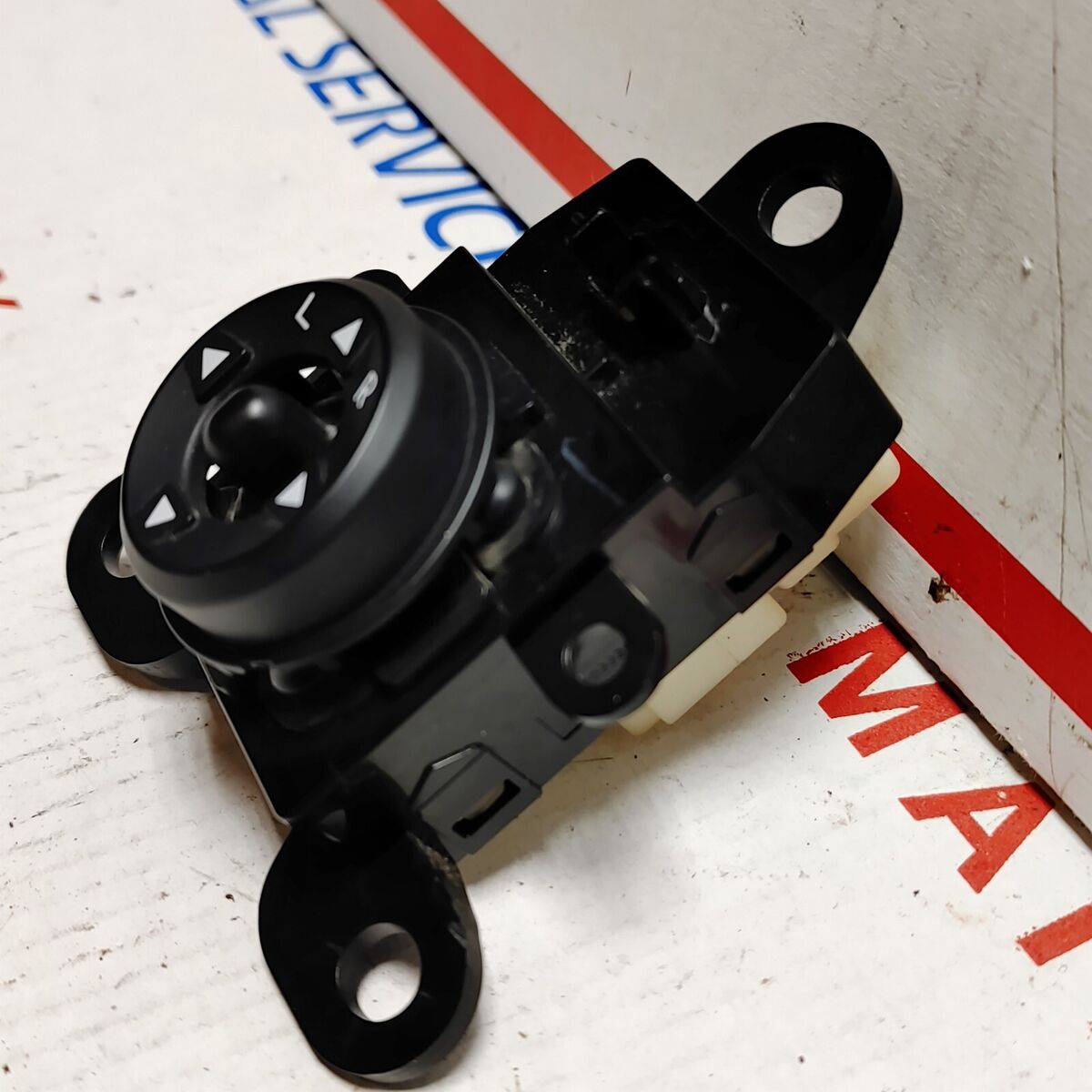 13 - 16 Hyundai Veloster Side Power Mirror Control Switch 13 - 16 Hyundai Veloster Side Power Mirror Control Switch