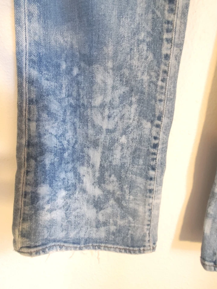 Denim suave lavado ligero envejecido tiro ultra bajo corte bota Gold Sign talla 27 Foto 4 de 4