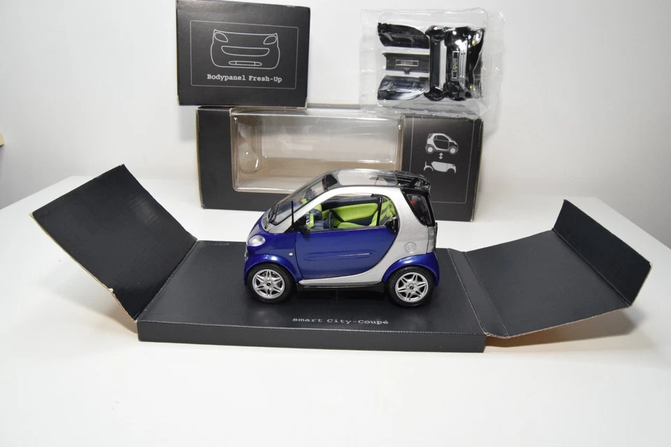 B46 1:18 SMARTWARE SMART CITY-COUPE AZUL NEGRO CAJA DISTRIBUIDOR (MAISTO / KYOSHO) Foto 2 de 4