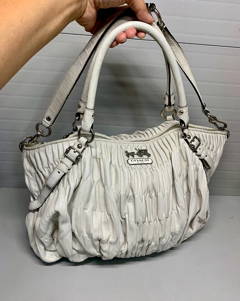 Bolso de cuero recogido Coach Madison blanco roto/marfil talla mediana ($375) Foto 2 de 4