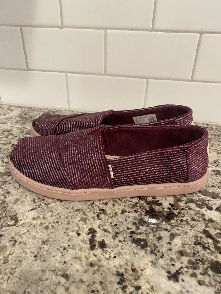 Sapato Tom’s Youth tamanho 4 Alpargata Glimmer Rosa Escuro Borgonha Roxo - Imagem 3 de 4