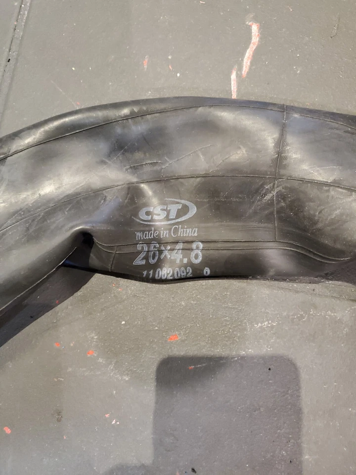 CST 26" x 4.0-4.8" Fat Tire Bicycle Tube, 32mm Schrader Valve, Open Box - Single - Image 2 of 4