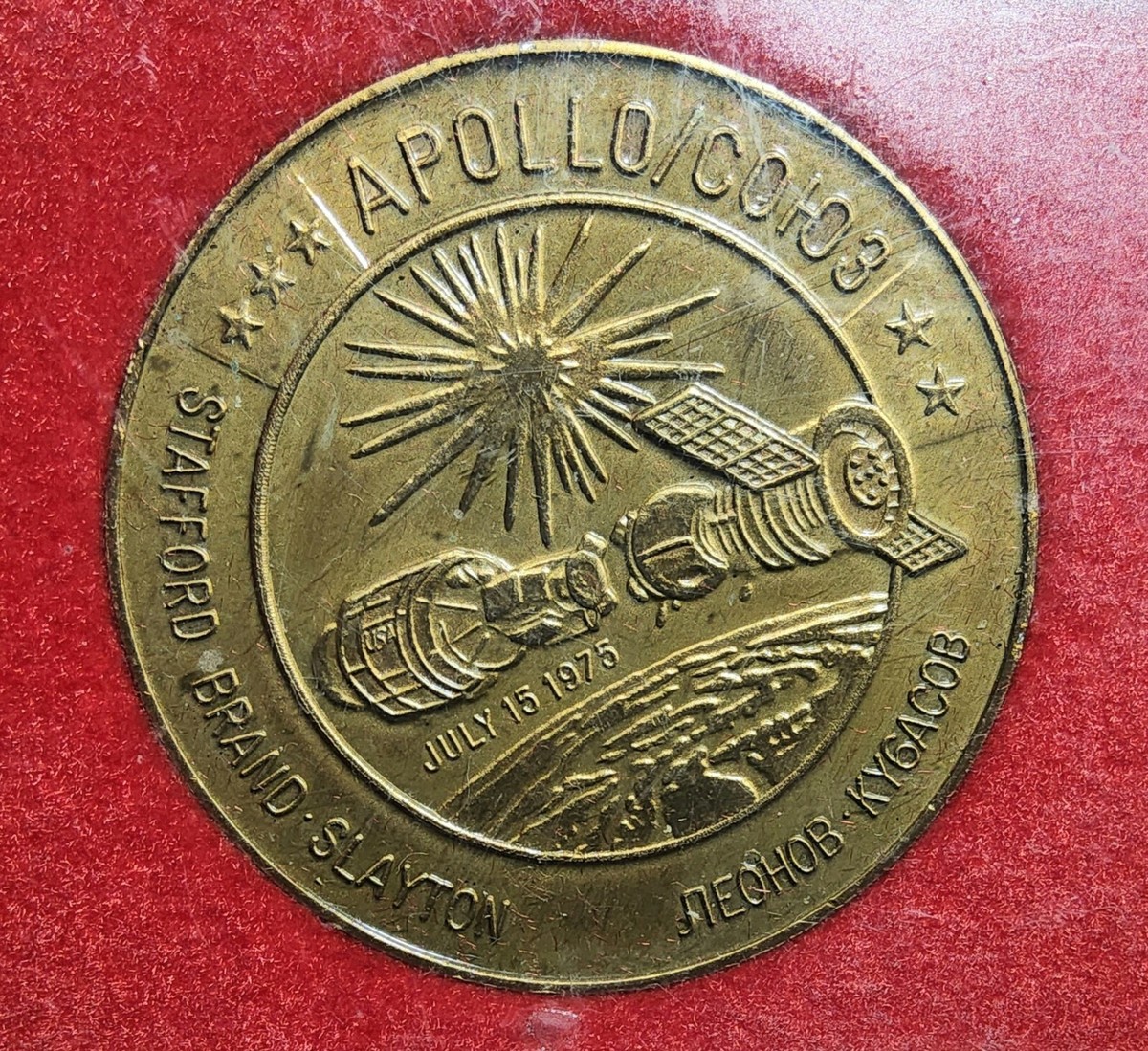 VINTAGE JULY 15, 1975 APOLLO-SOYUZ SPACE STATION BRASS MEDAL