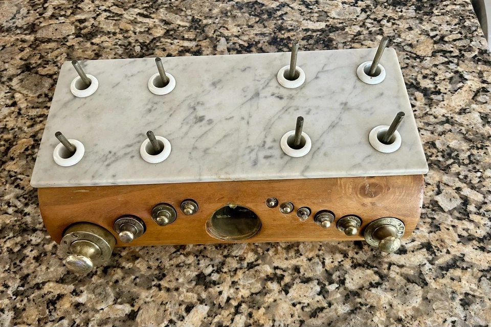 古董意大利平衡秤,带全套校准重量。 — 第 4/4 张图片