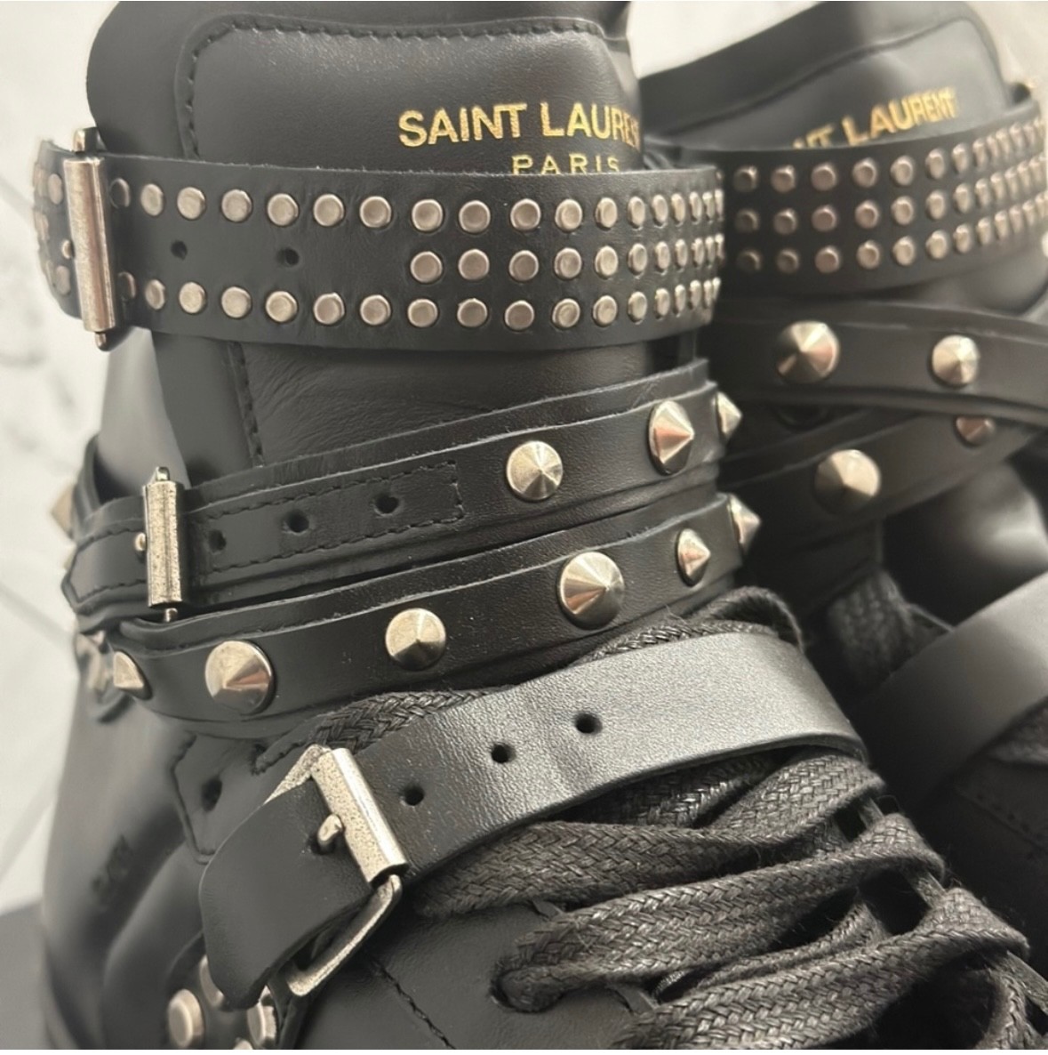Sneakers alte SAINT LAURENT PARIS Saint Laurent in pelle nera con borchie