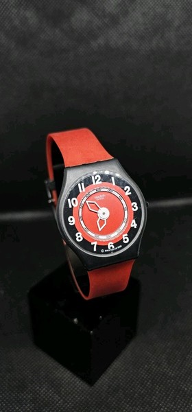 Vintage Swatch Skin VGS L02 1996 Ultra Thin Swiss Quartz Uhr Rot Schwarz