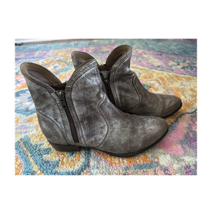 Seychelles Silver Leather Ankle Bootie Zip Almond Toe Women's Size 9.5