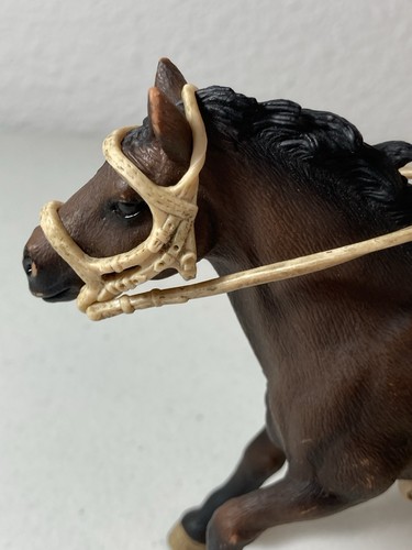 Schleich - 2012 APPALOOSA STALLION Horse Figure + Saddle & Bridle - Picture 4 of 14
