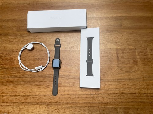 Apple Watch Series 9 GPS + Cellular, 41mm Gold Stainless Steel Case Used RRP£599 - Zdjęcie 4 z 18