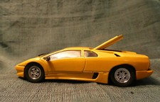 LAMBORGHINI DIABLO SOLIDO JAUNE  CAPOT DE MOTEUR OUVRANT  / 1/43